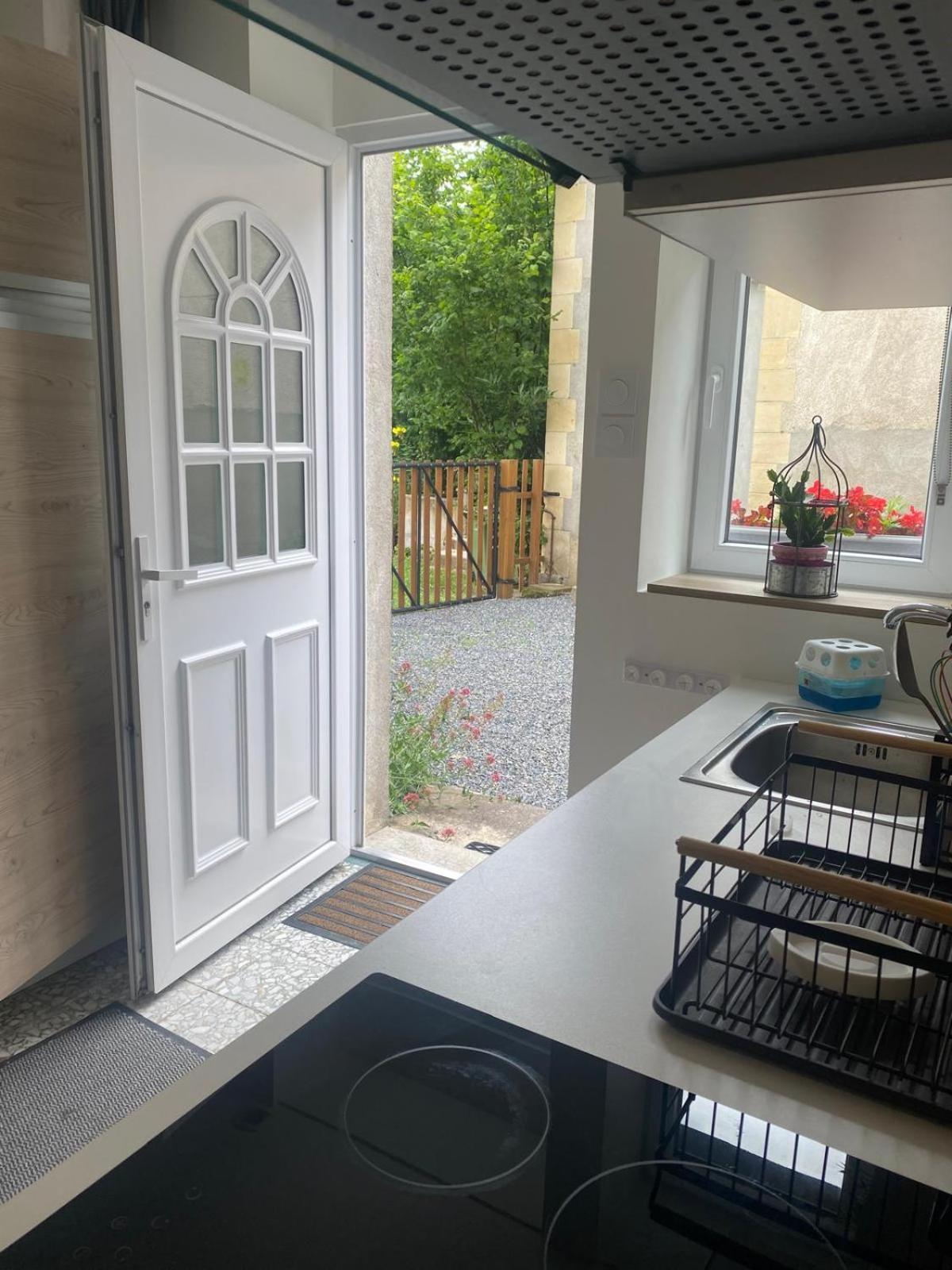 Petite Maison Dans Le Morvan Luzy Bagian luar foto